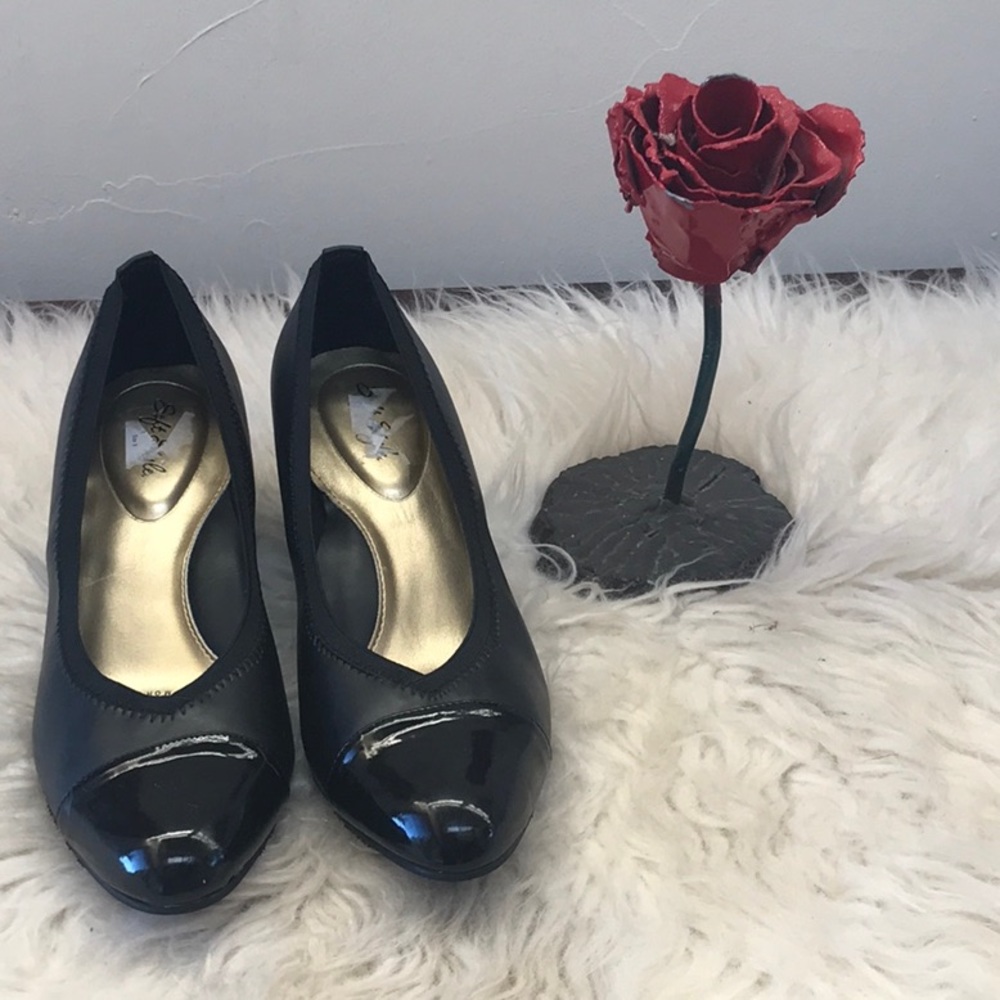 NWOT Soft Style dress shoes pumps Size 8 narrow memory foam comfort  black
